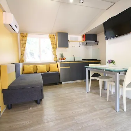 Tip Top Mobile Homes - Biograd Soline База отдыха